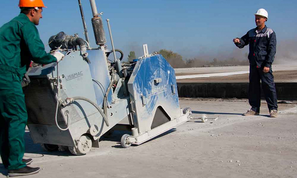 Arasar specialist operating a diamond floor saw on a reinforced concrete slab